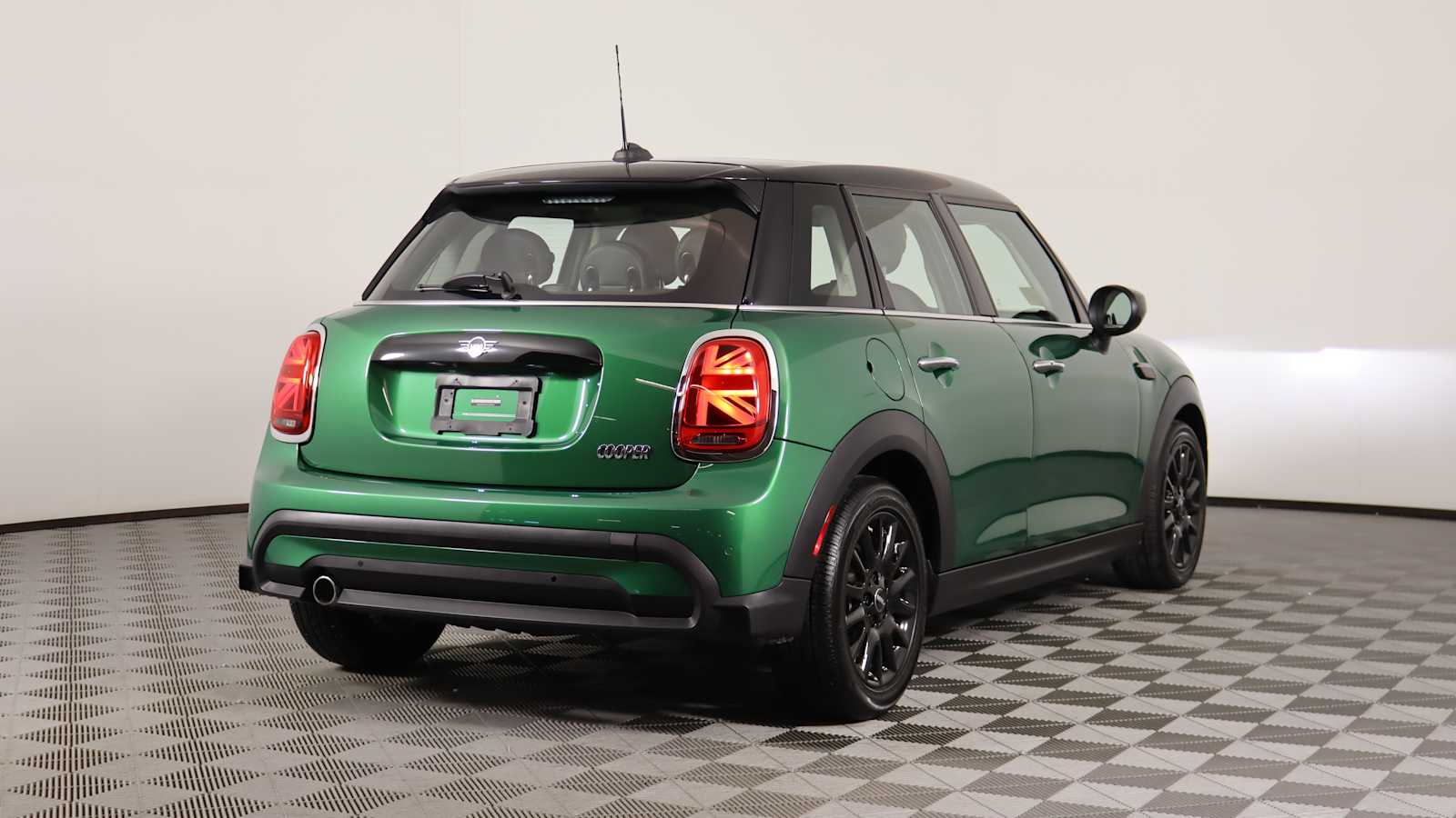 used 2022 MINI Hardtop 4 Door car, priced at $24,498