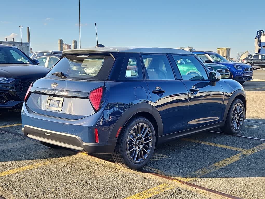 new 2025 MINI Hardtop 4 Door car, priced at $39,345