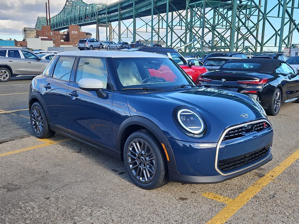 new 2025 MINI Hardtop 4 Door car, priced at $38,830