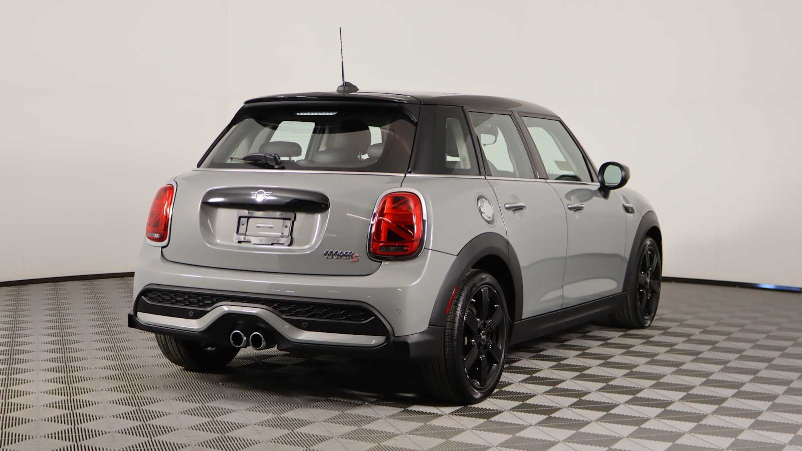 used 2022 MINI Hardtop 4 Door car, priced at $24,798