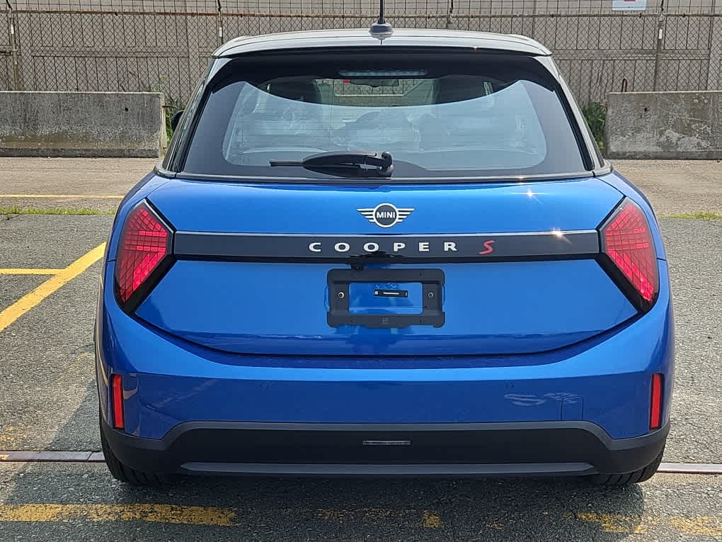 new 2025 MINI Hardtop 4 Door car, priced at $37,220