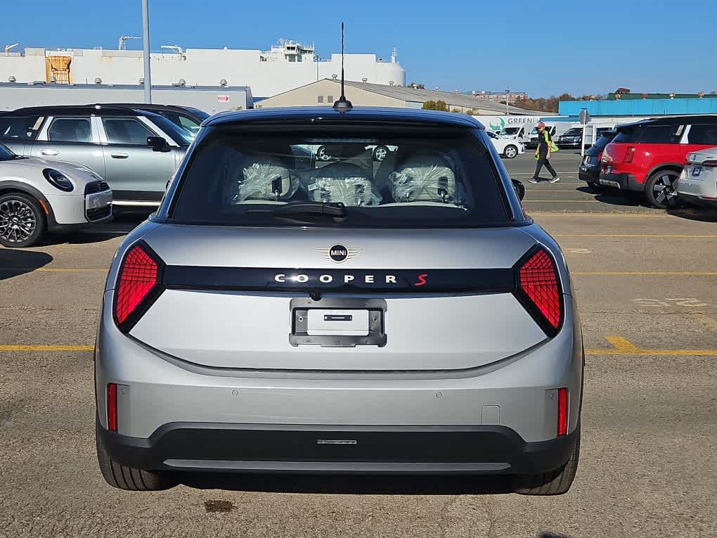 new 2025 MINI Hardtop 4 Door car, priced at $38,045