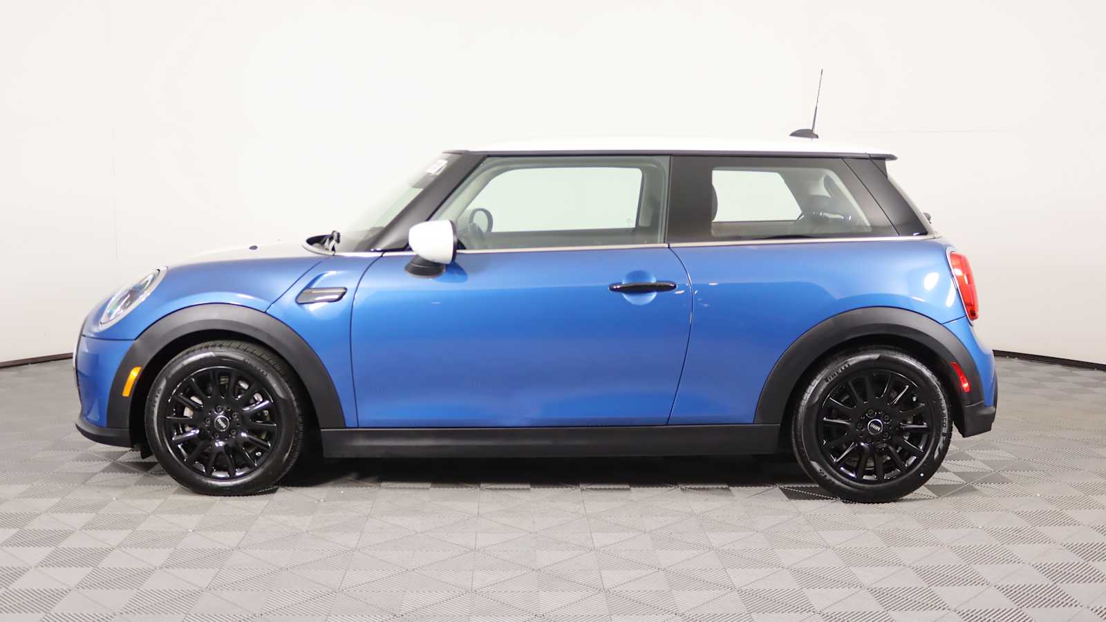 used 2022 MINI Hardtop 2 Door car, priced at $23,798