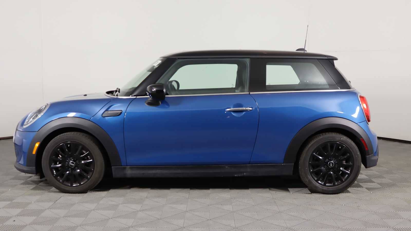 used 2022 MINI Hardtop 2 Door car, priced at $22,598