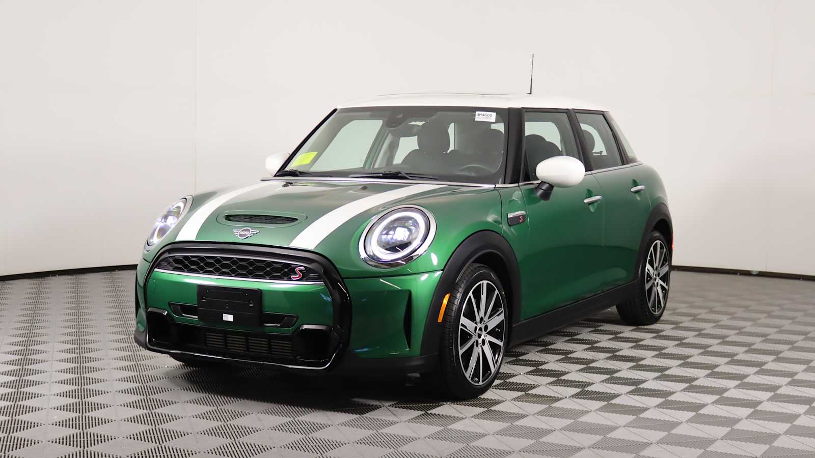 used 2022 MINI Hardtop 4 Door car, priced at $24,798