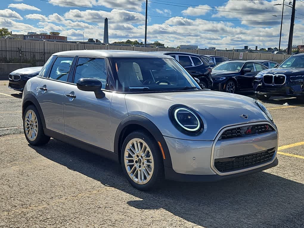 new 2025 MINI Hardtop 4 Door car, priced at $36,680