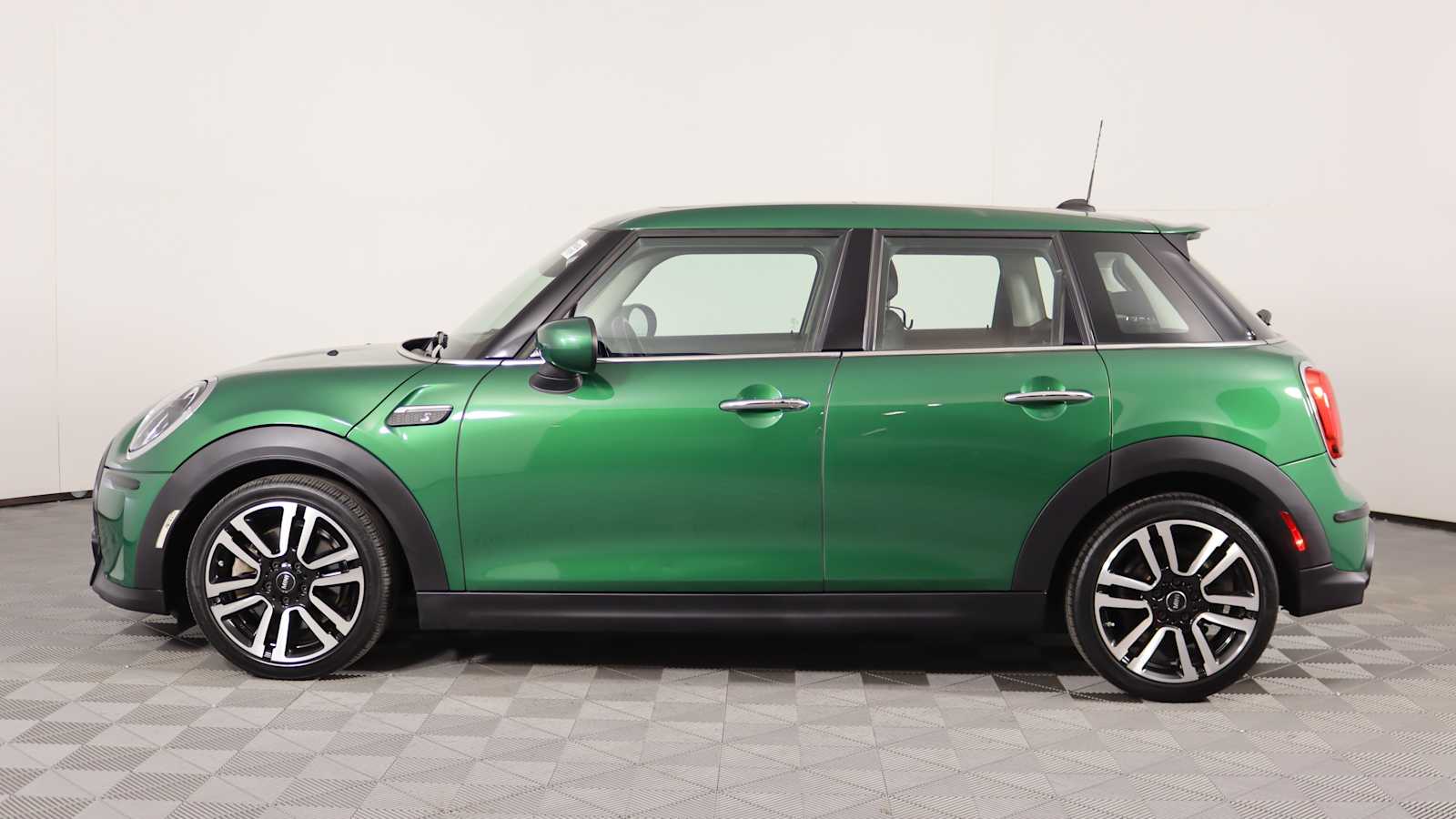 used 2022 MINI Hardtop 4 Door car, priced at $24,689