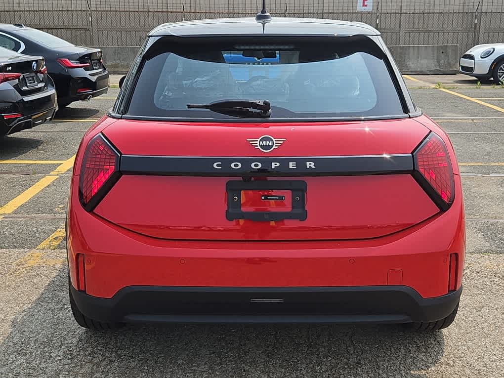 new 2025 MINI Hardtop 4 Door car, priced at $36,370