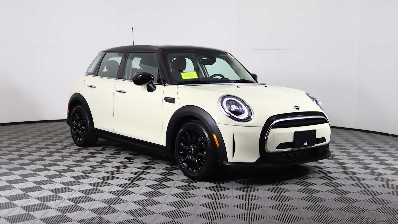 used 2022 MINI Hardtop 4 Door car, priced at $22,898