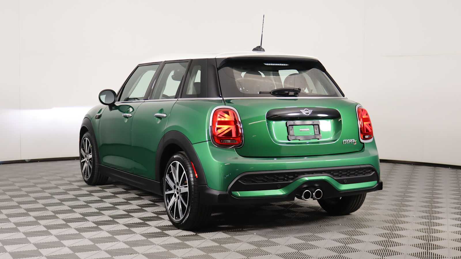 used 2022 MINI Hardtop 4 Door car, priced at $24,798