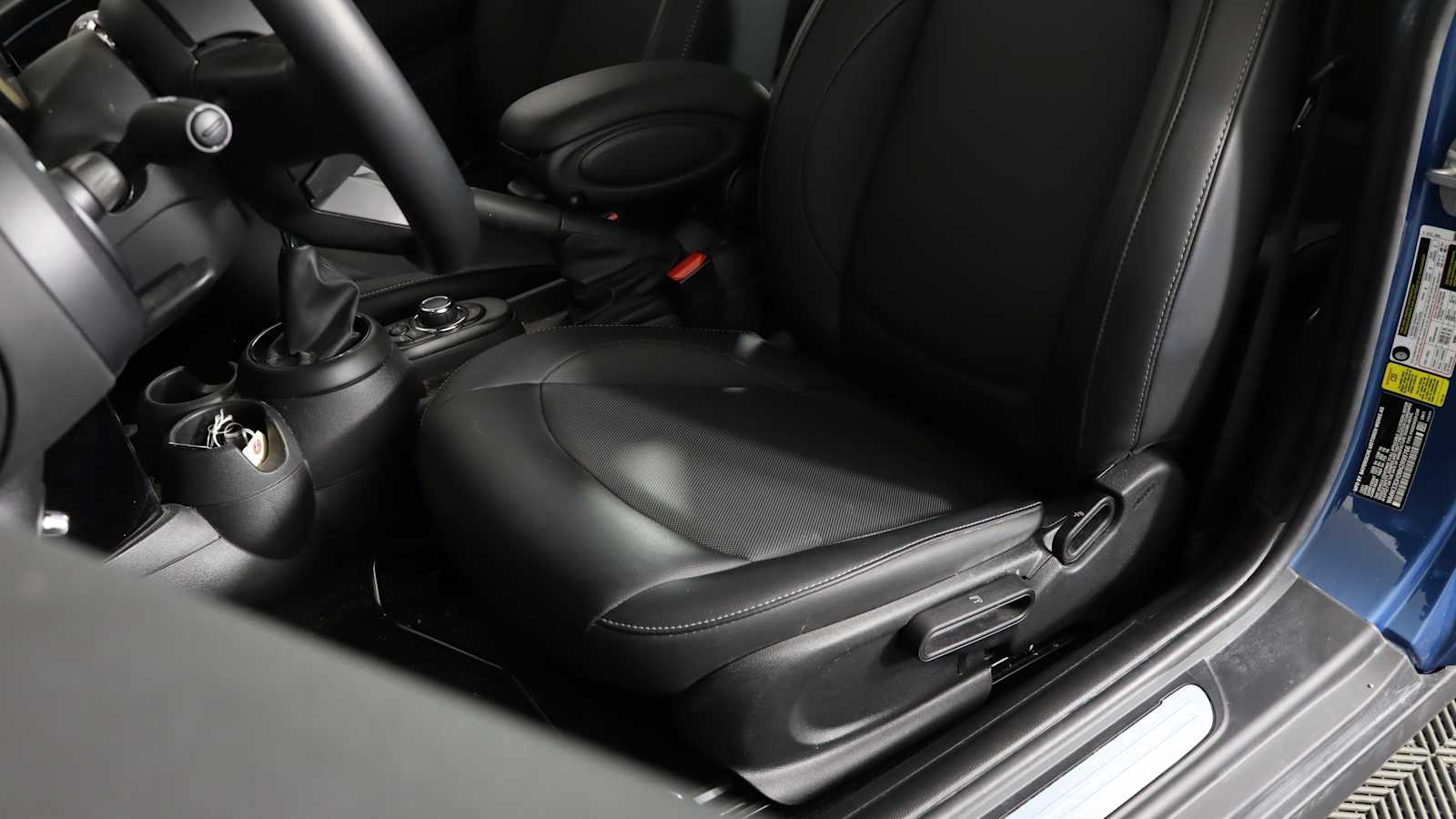 used 2022 MINI Hardtop 2 Door car, priced at $22,598