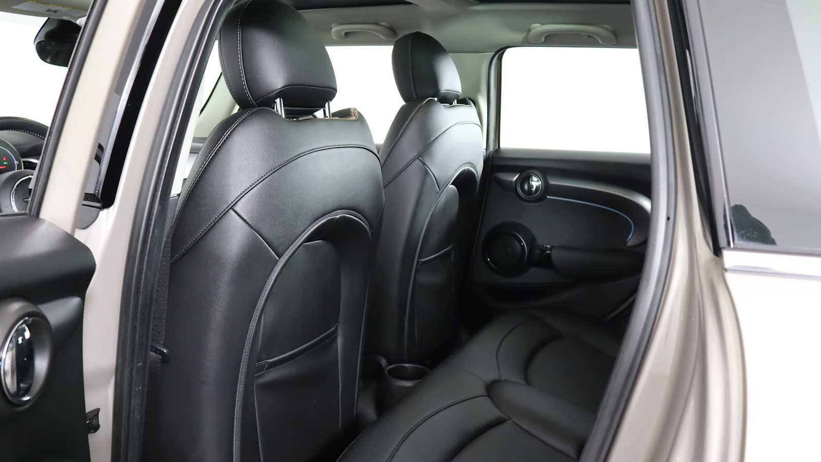 used 2022 MINI Hardtop 4 Door car, priced at $25,698