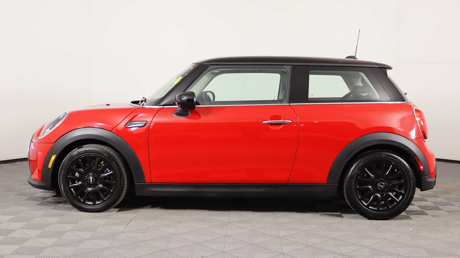 used 2023 MINI Hardtop 2 Door car, priced at $23,998