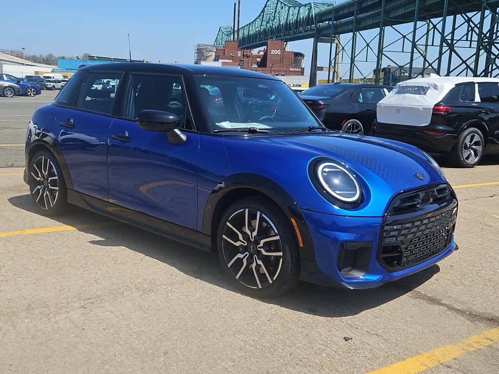 new 2025 MINI Hardtop 4 Door car, priced at $41,010