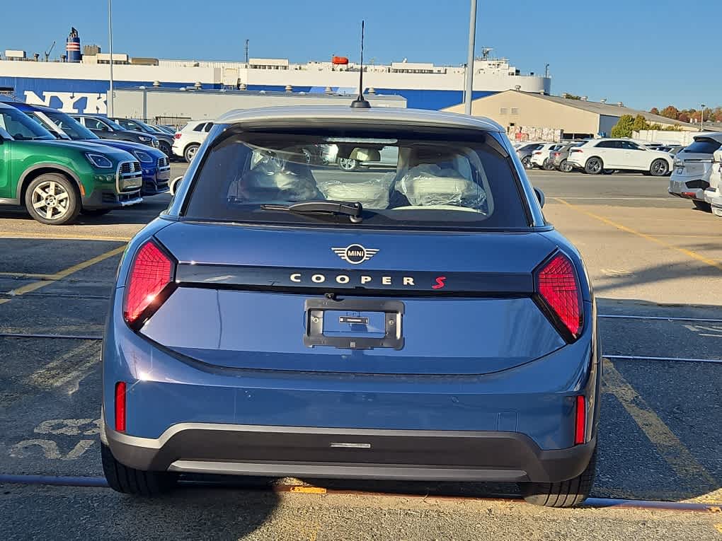 new 2025 MINI Hardtop 4 Door car, priced at $39,345