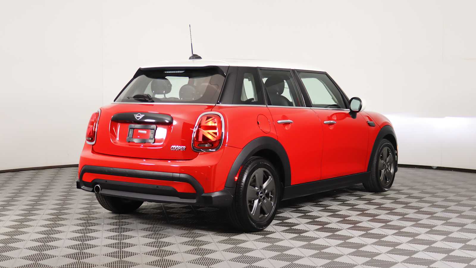 used 2022 MINI Hardtop 4 Door car, priced at $22,798