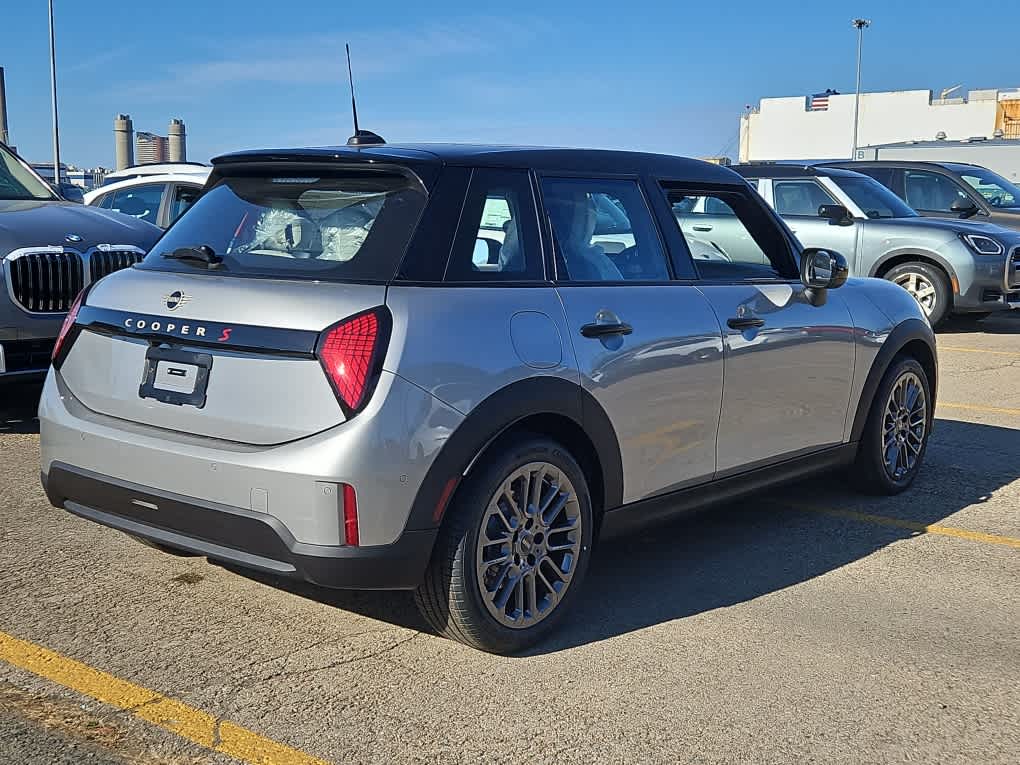 new 2025 MINI Hardtop 4 Door car, priced at $38,045