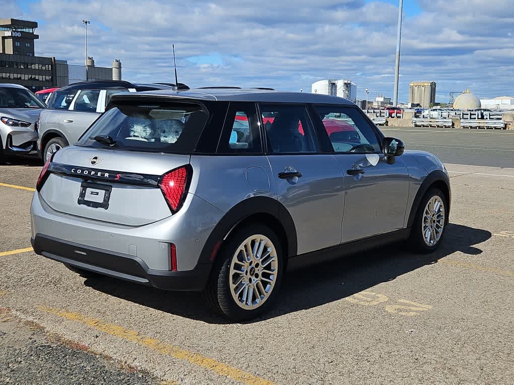 new 2025 MINI Hardtop 4 Door car, priced at $36,680