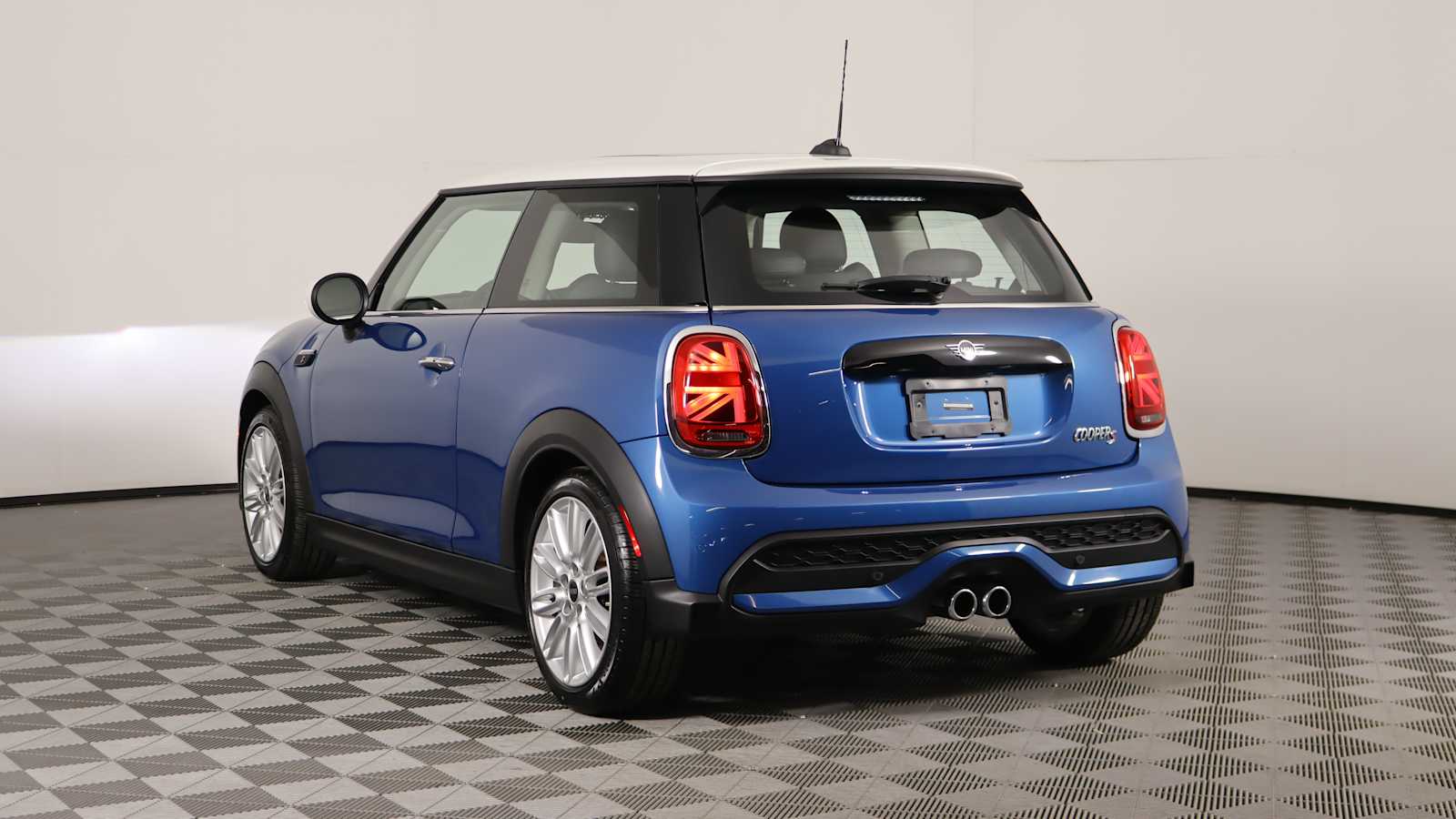 used 2022 MINI Hardtop 2 Door car, priced at $25,598