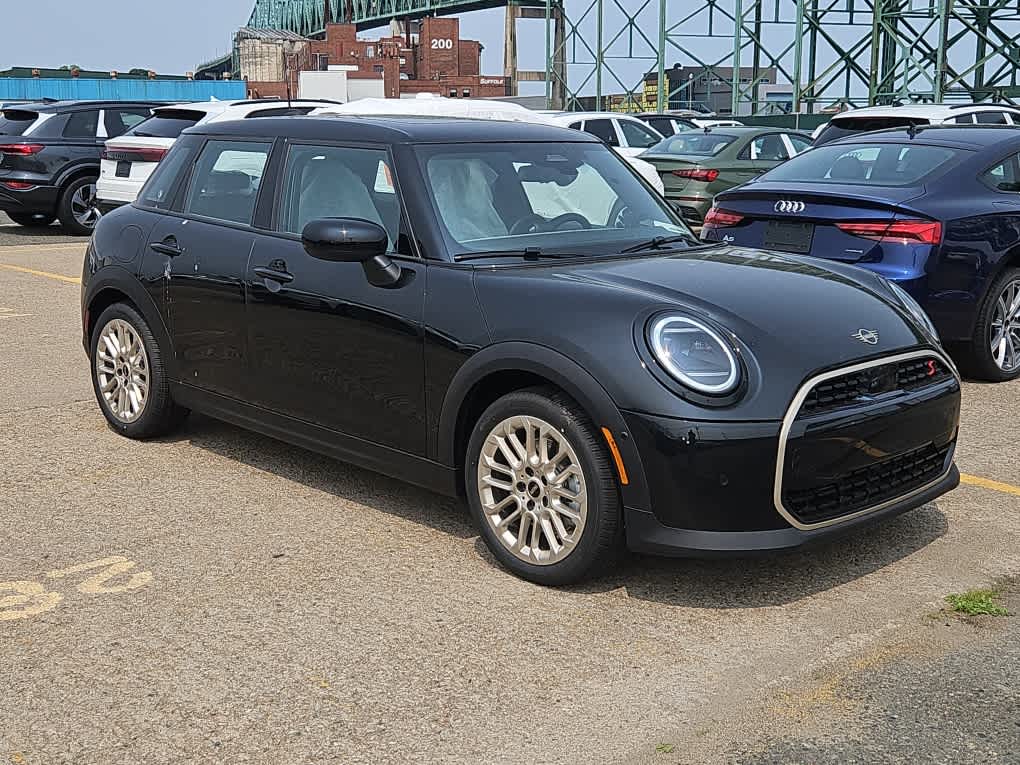 new 2025 MINI Hardtop 4 Door car, priced at $37,775
