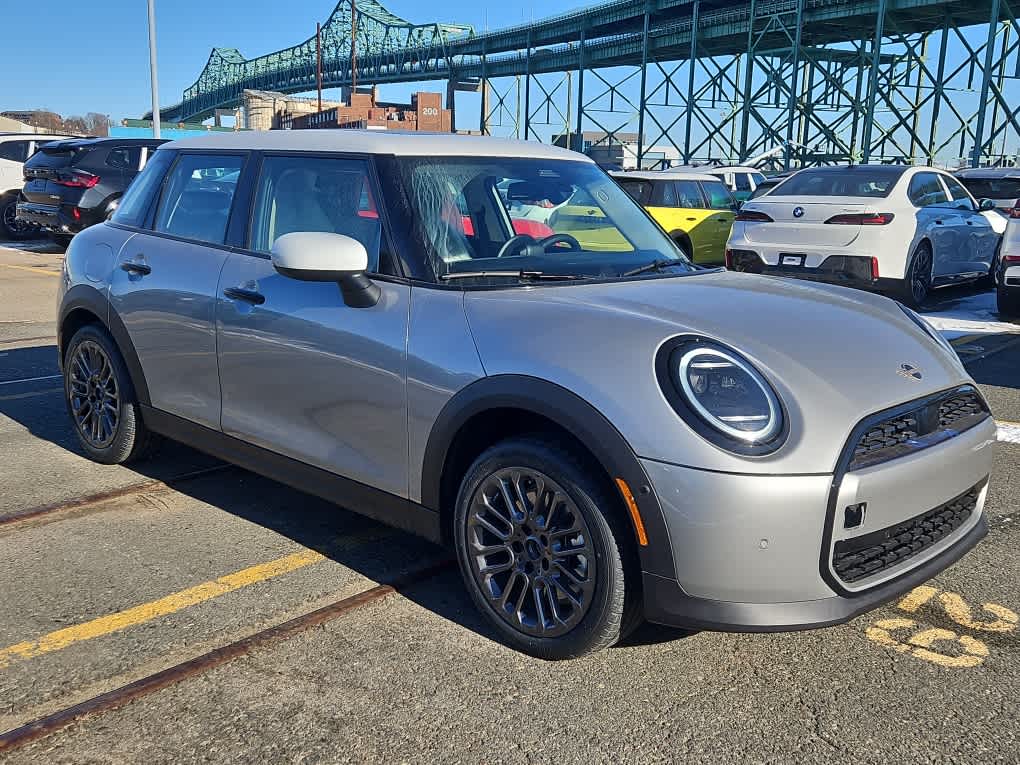 new 2025 MINI Hardtop 4 Door car, priced at $33,650