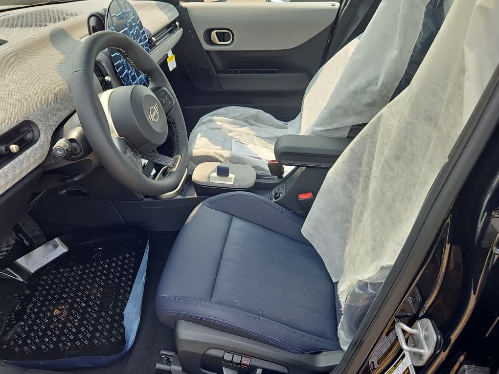 new 2025 MINI Hardtop 4 Door car, priced at $37,775