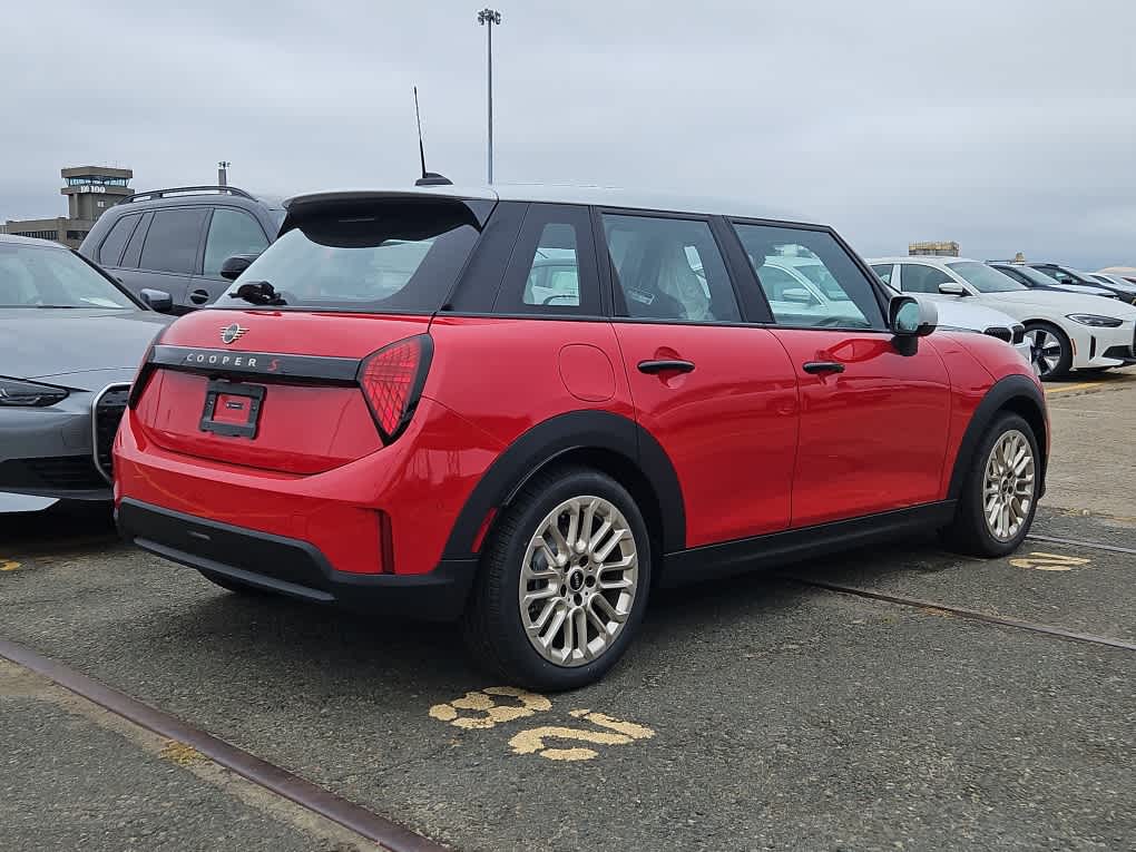 new 2025 MINI Hardtop 4 Door car, priced at $37,195