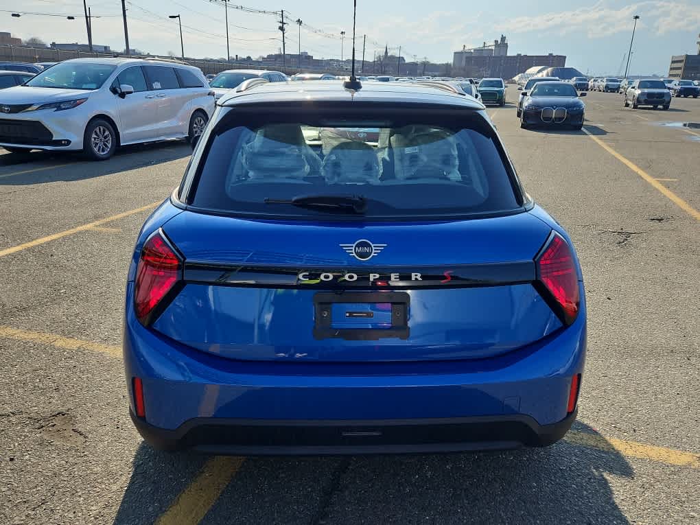 new 2025 MINI Hardtop 4 Door car, priced at $38,045