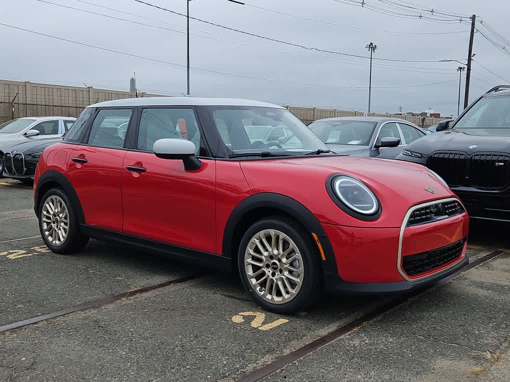 new 2025 MINI Hardtop 4 Door car, priced at $37,195