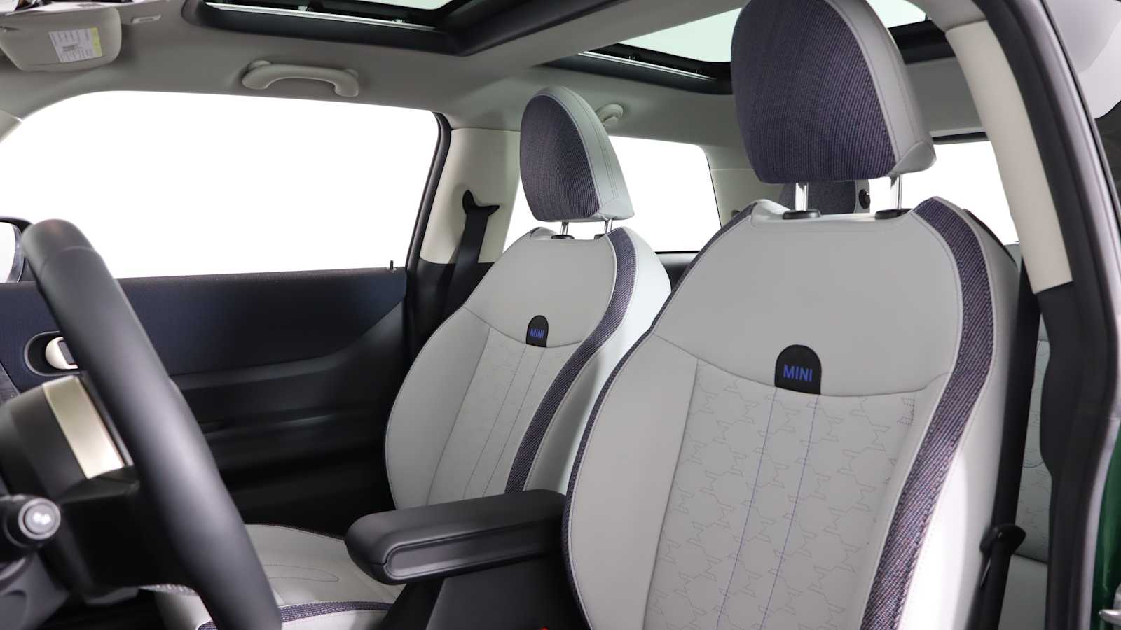 used 2025 MINI Hardtop 2 Door car, priced at $31,798