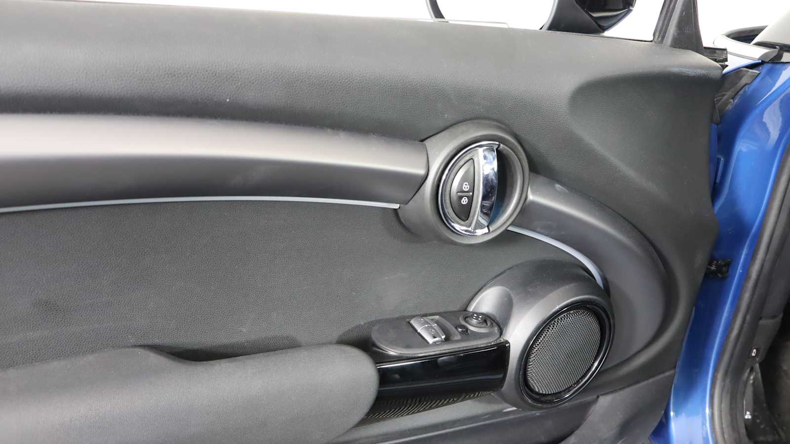 used 2022 MINI Hardtop 2 Door car, priced at $22,598