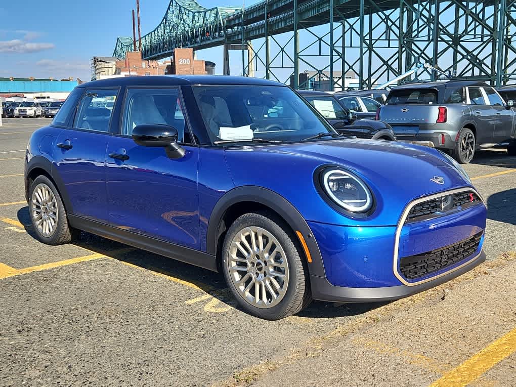 new 2025 MINI Hardtop 4 Door car, priced at $36,980