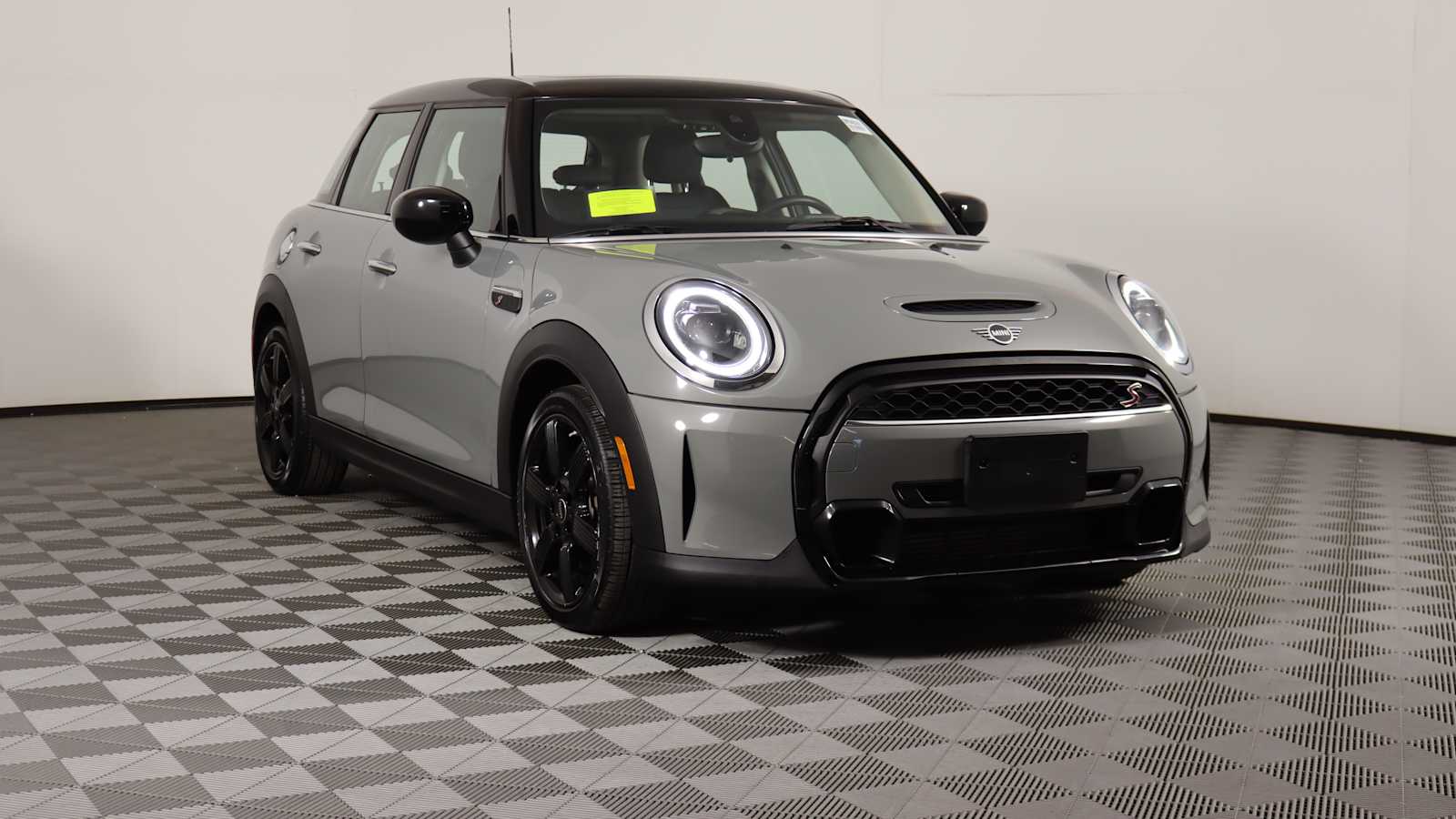 used 2022 MINI Hardtop 4 Door car, priced at $24,798