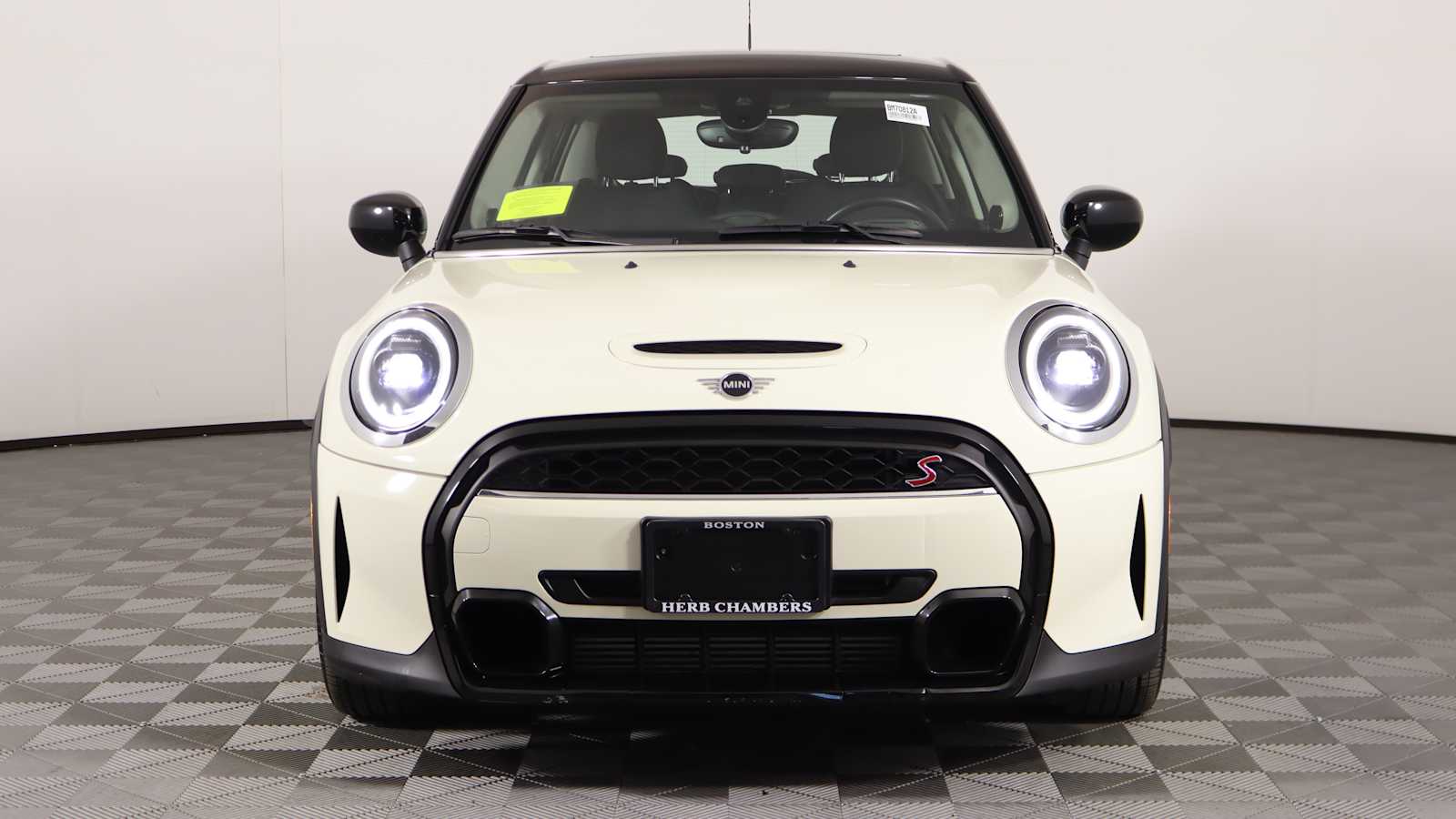 used 2023 MINI Hardtop 4 Door car, priced at $24,798