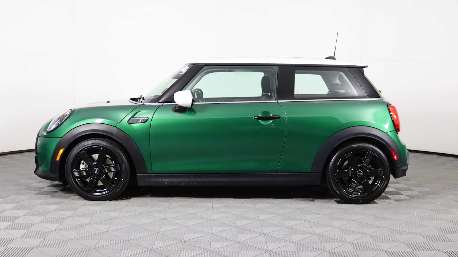 used 2023 MINI Hardtop 2 Door car, priced at $25,798