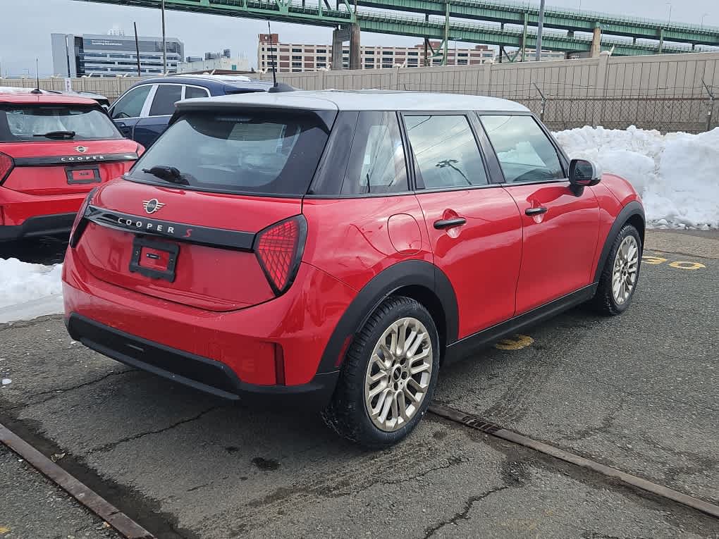 new 2025 MINI Hardtop 4 Door car, priced at $37,110