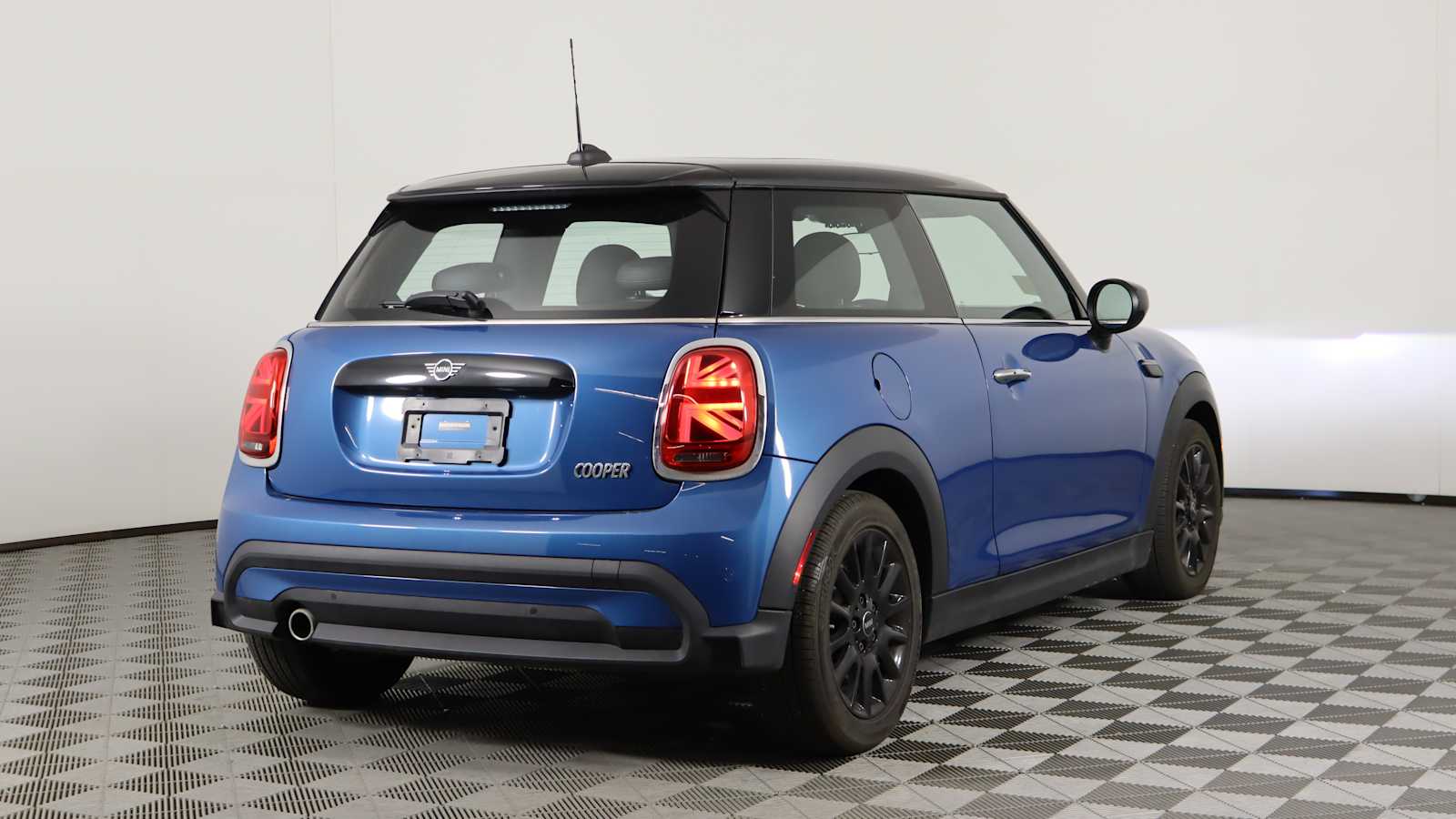 used 2022 MINI Hardtop 2 Door car, priced at $22,598