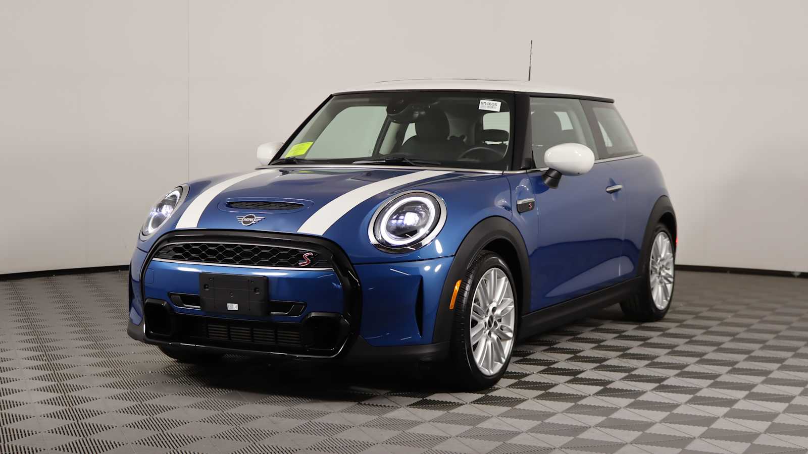 used 2022 MINI Hardtop 2 Door car, priced at $25,598