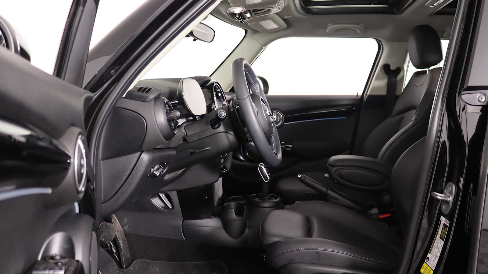 used 2022 MINI Hardtop 4 Door car, priced at $24,798