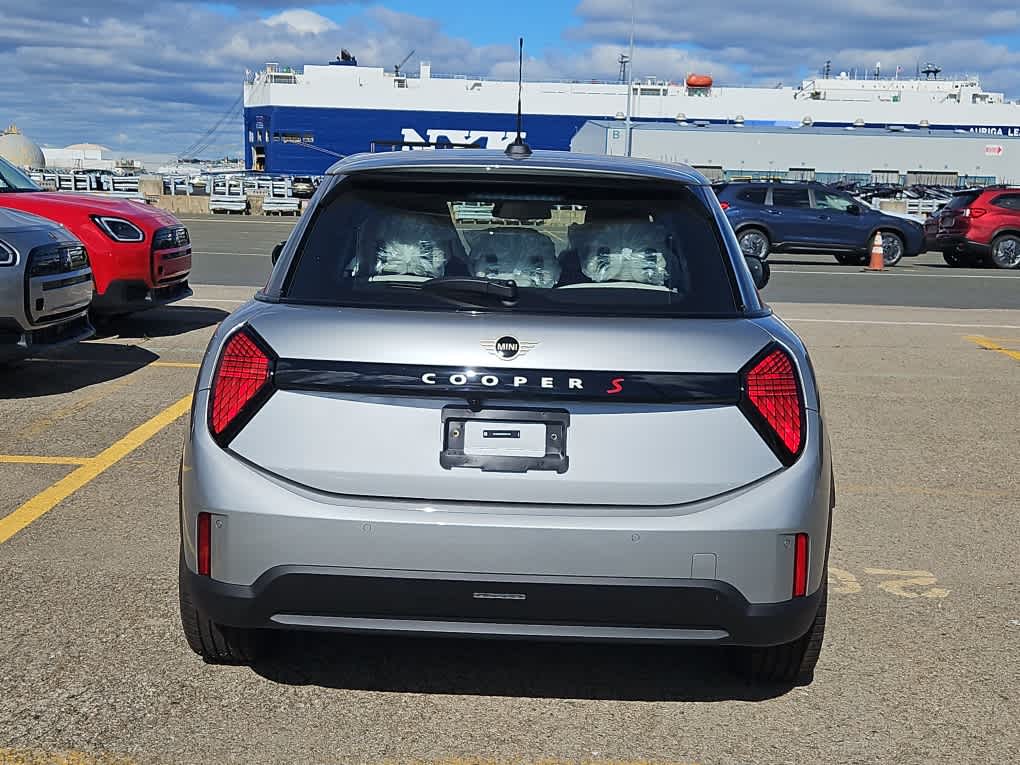 new 2025 MINI Hardtop 4 Door car, priced at $36,680