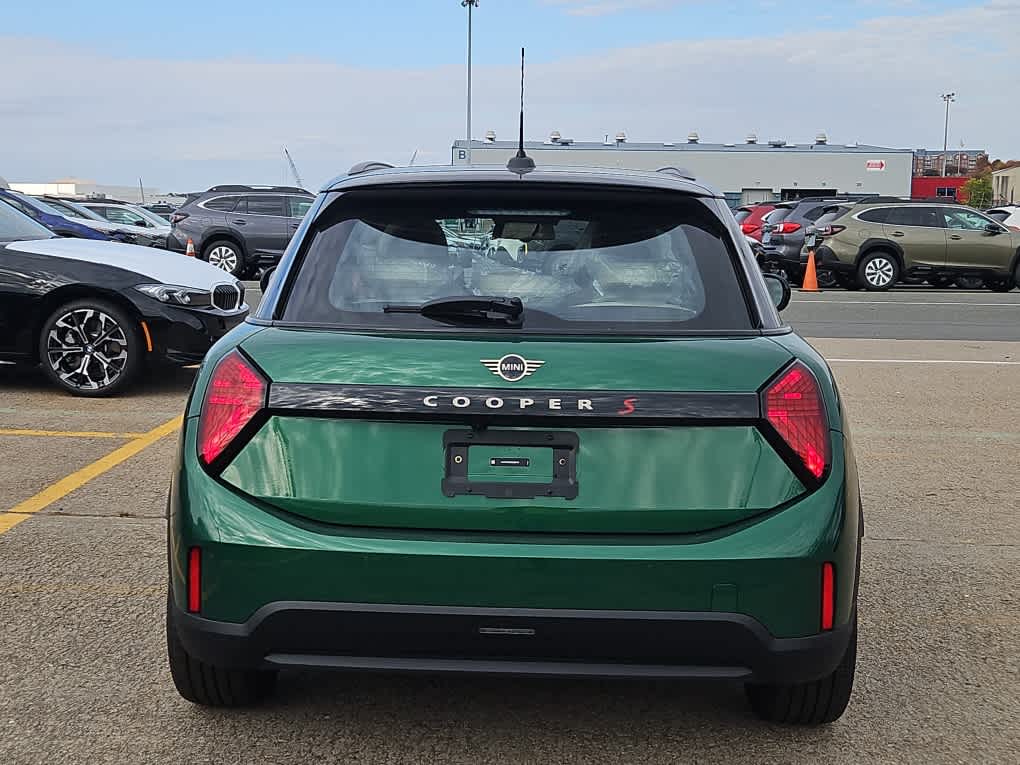 new 2025 MINI Hardtop 4 Door car, priced at $39,620