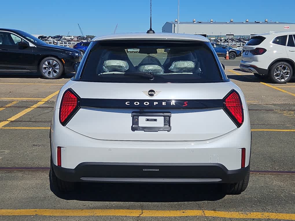 new 2025 MINI Hardtop 4 Door car, priced at $39,380