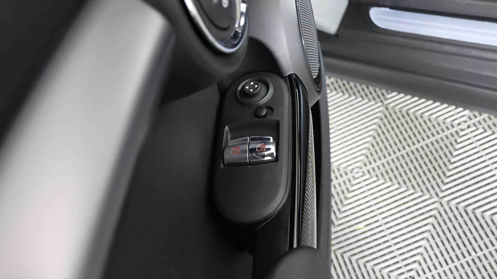 used 2023 MINI Hardtop 2 Door car, priced at $24,598