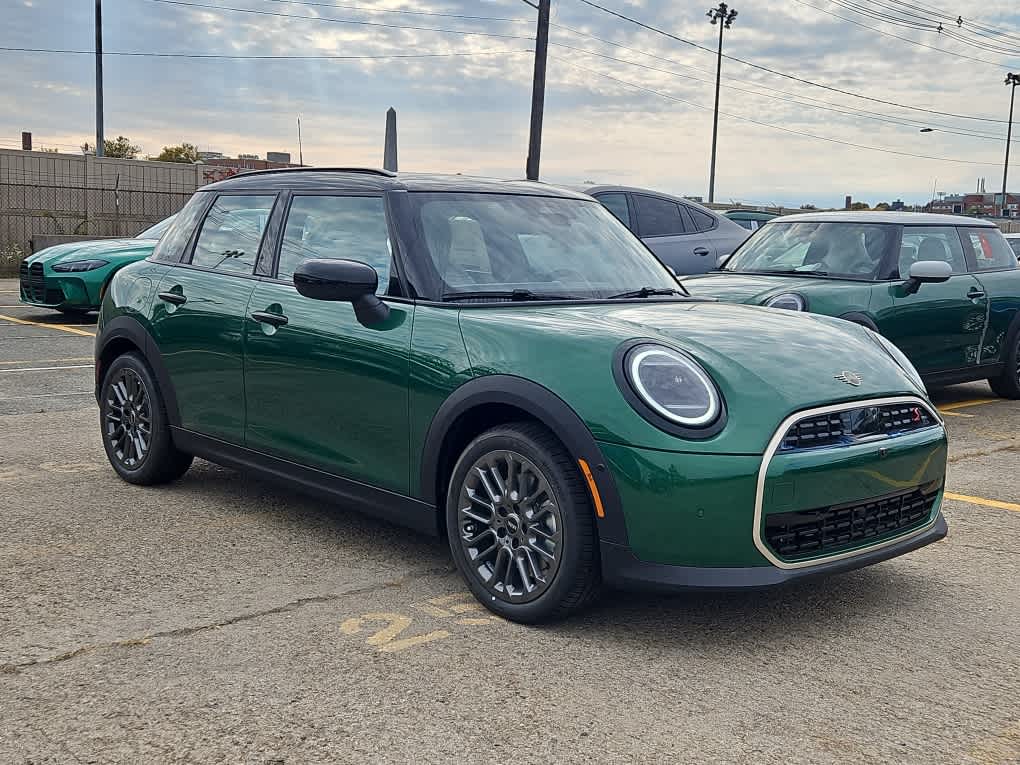 new 2025 MINI Hardtop 4 Door car, priced at $39,620