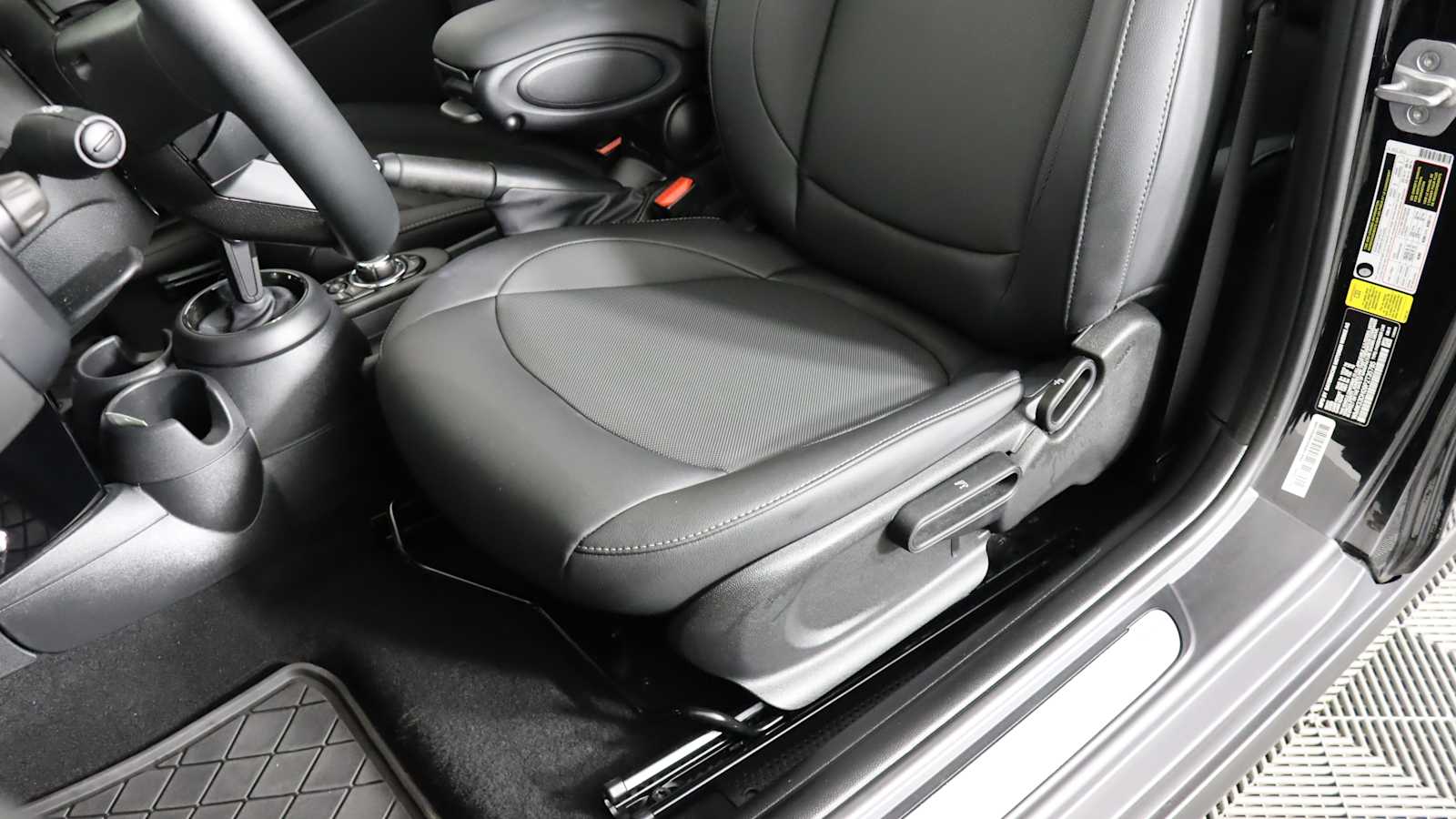used 2023 MINI Hardtop 2 Door car, priced at $23,798
