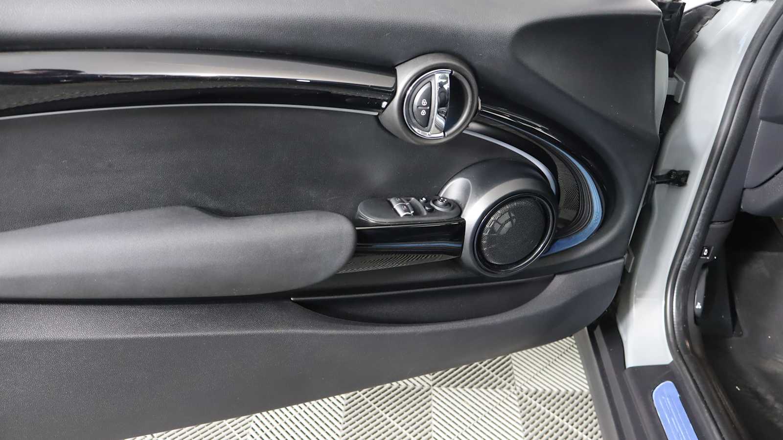 used 2023 MINI Hardtop 2 Door car, priced at $27,798