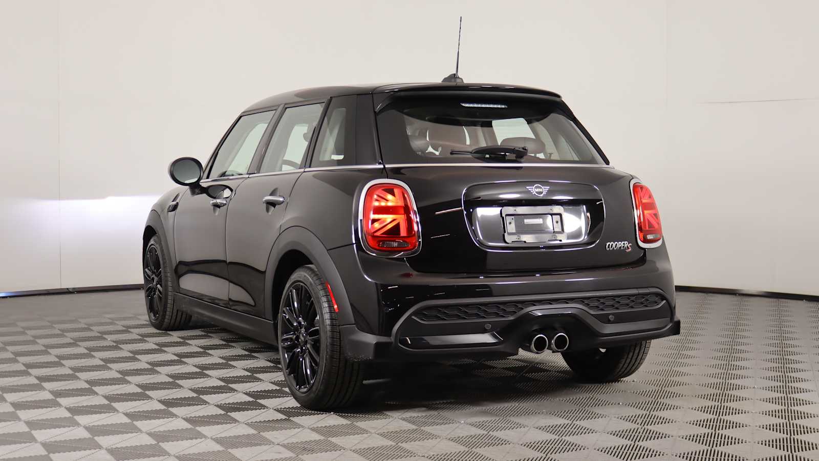 used 2022 MINI Hardtop 4 Door car, priced at $24,798