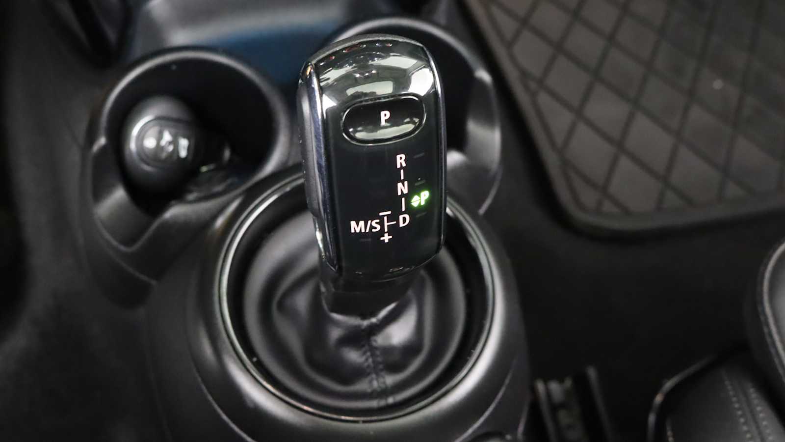 used 2022 MINI Hardtop 4 Door car, priced at $25,698