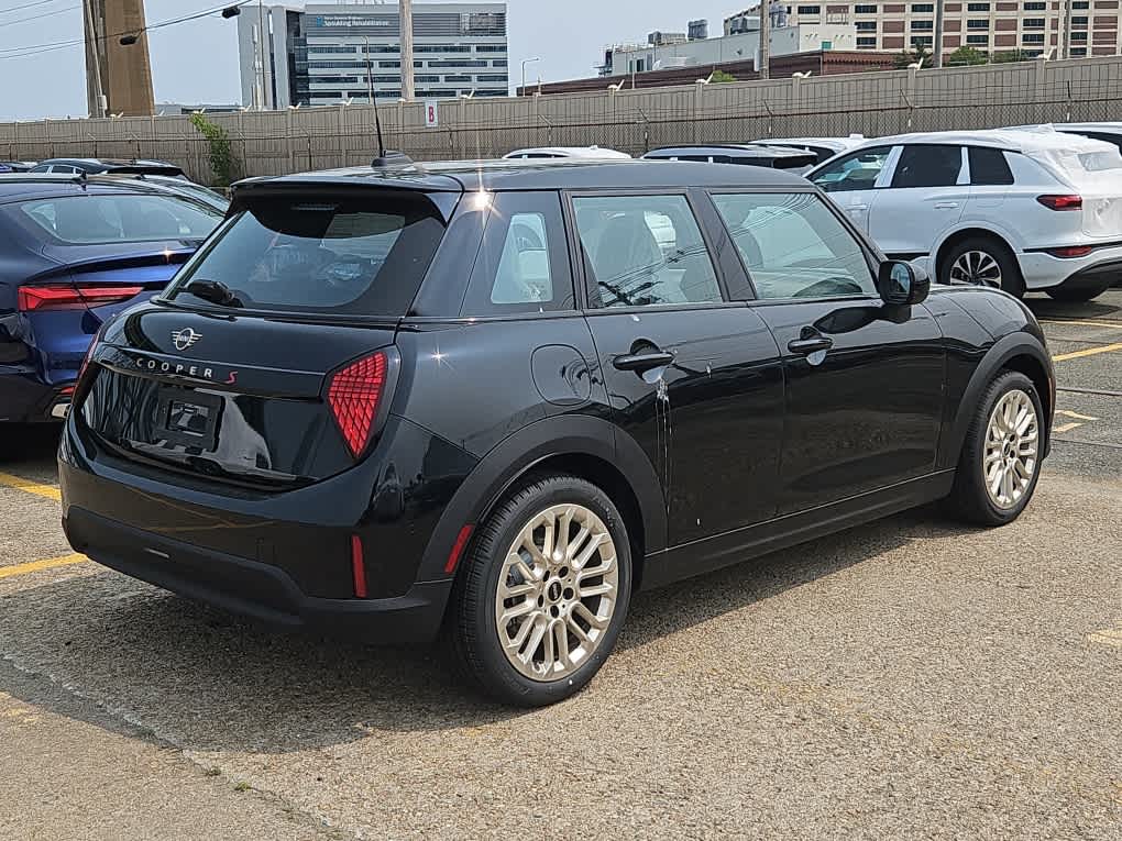 new 2025 MINI Hardtop 4 Door car, priced at $37,775