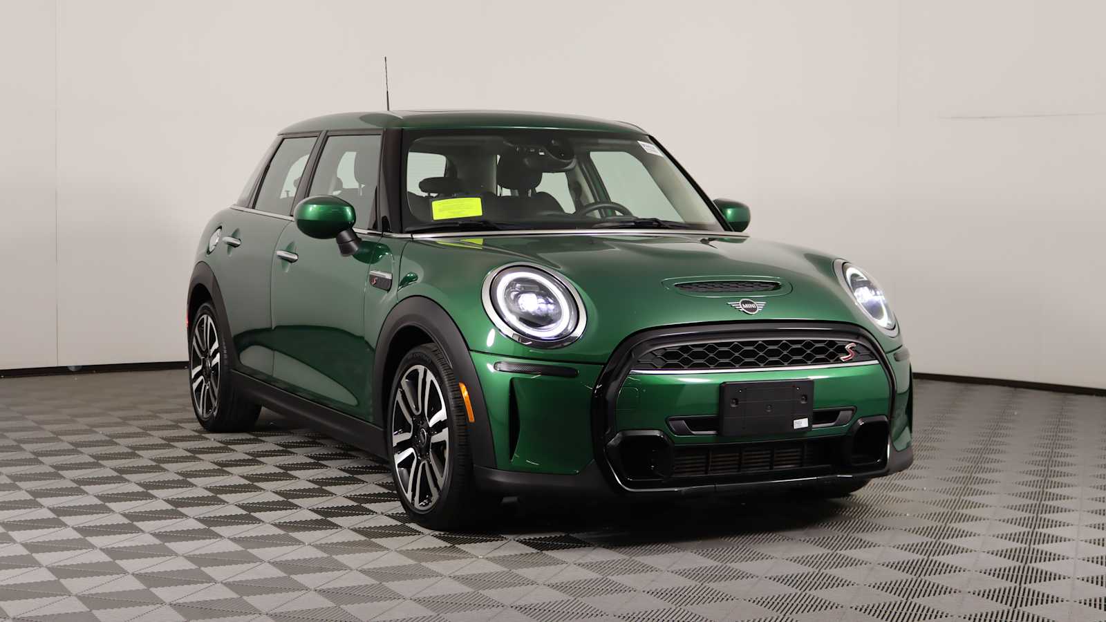 used 2022 MINI Hardtop 4 Door car, priced at $24,689